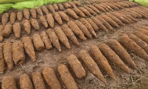 CLIP: Cận cảnh hủy nổ hàng trăm quả đạn nguy hiểm