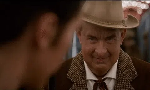 Tom Hanks khác lạ khi vào vai quản lý huyền thoại Elvis Presley