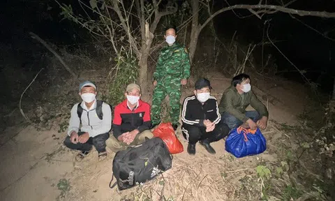 Bắt giữ nhiều người lén lút ở bờ sông Sê Pôn lúc nửa đêm