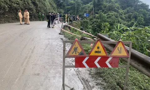 Xe đầu kéo rơi xuống vực sâu, tài xế bị thương nặng