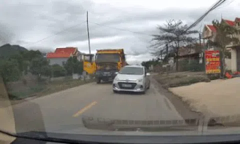 Nóng trên đường: Nổi da gà với những 'chướng ngại vật' xuất hiện bất ngờicon