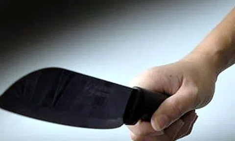 Cán bộ trật tự đô thị bị đối tượng tâm thần chém trọng thương