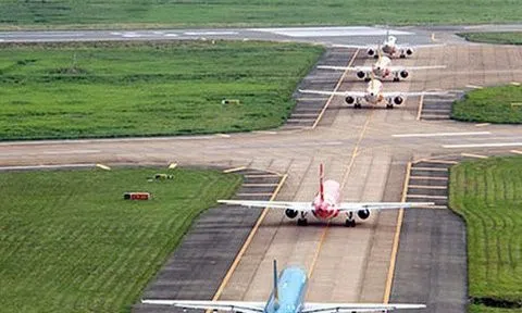 Sân bay Tân Sơn Nhất đóng một đường băng: Người dân đi máy bay cần lưu ý gì?