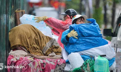 Hà Nội rét kỷ lục 8 độ C: Người dân cực khổ mưu sinh dưới mưa rét tê tái