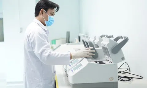 Giải trình gen phát hiện 4 ca nhiễm biến chủng Omicron tại Bệnh viện Bạch Mai