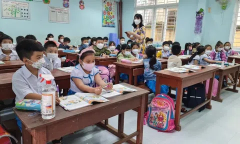 Quảng Ngãi: Tỉ lệ học sinh, giáo viên mắc Covid-19 tăng cao khi học trực tiếp