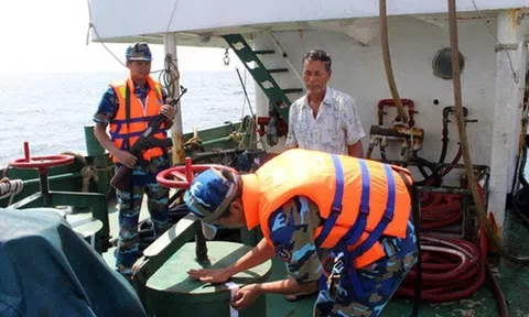 Giá xăng tăng cao, hải quan siết chặt công tác chống buôn lậu xăng dầu