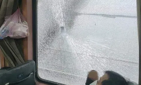 Đã tìm ra nhóm người ném đá vào tàu hoả khiến hành khách hoảng loạn