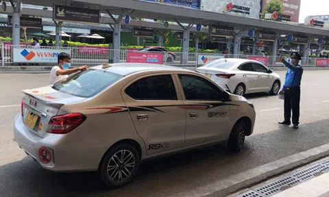 Ngăn chặn tình trạng taxi dù chèo kéo, ép giá tại sân bay Tân Sơn Nhất