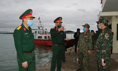 Vụ chìm tàu tại Quảng Nam: Thủ tướng yêu cầu huy động mọi phương tiện, nhân lực tìm kiếm, cứu người bị nạn