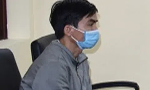 Lôi kéo công nhân ném mắm tôm vào những người không đình công