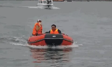 Chìm tàu ở Quảng Nam: Đưa được 35 người lên bờ, 13 người chết, còn 4 người mất tích