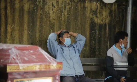 Vụ chìm ca nô ở Quảng Nam: Nỗi đau xé lòng tại nhà tang lễ Hội An