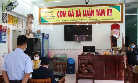 Sau khi bị tố "chặt chém", quán cơm gà Bà Luận đã niêm yết giá rõ ràng