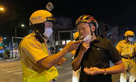 Một đêm chặn, phạt "ma men" ở TP HCM