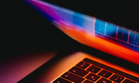 Apple có thể đang chuẩn bị ra MacBook gập