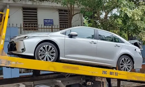 Toyota Corolla Altis 2022 lên xe vận chuyển, sắp trình làng Việt Nam