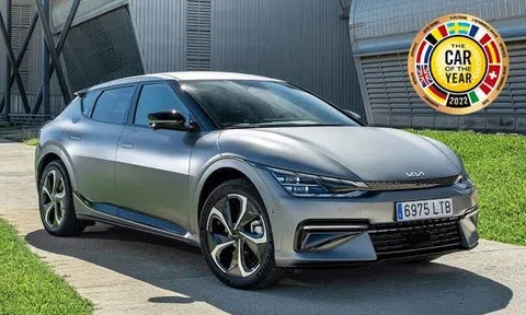 Ô tô điện KIA EV6 sắp bán tại Việt Nam ‘ẵm’ giải Xe của năm 2022