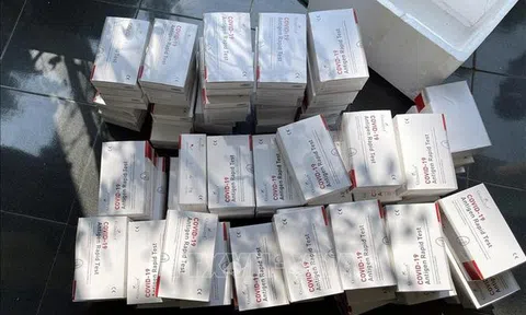 Bắt giữ hàng ngàn bộ kit test, thuốc điều trị Covid-19 nhập lậu từ vùng biên