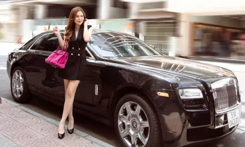 Hoa hậu quỳ gối rửa chân cho chồng tuổi 43: Siêu giàu, nhiều thị phi, tai tiếng