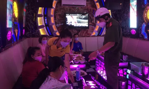 TP HCM: Nhiều quán karaoke tại "vùng cam" vẫn hoạt động bất chấp quy định