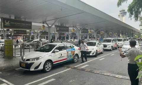 Lý do Sở GTVT TP HCM kiến nghị mở thêm làn xe buýt ở sân bay Tân Sơn Nhất