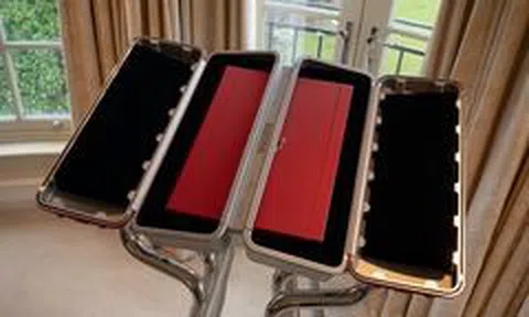 Cuốn sách ảnh của Ferrari có giá bằng chiếc Toyota Camry