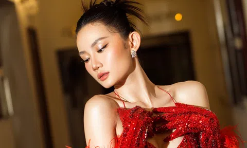 Ca sĩ Hoàng Mỹ An diện váy bó sát khoe dáng nóng bỏng