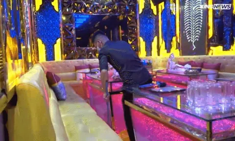 Quán karaoke ở vùng cam TP.HCM đóng cửa vì dịch: 'Không biết bọn anh có trụ nổi không?'