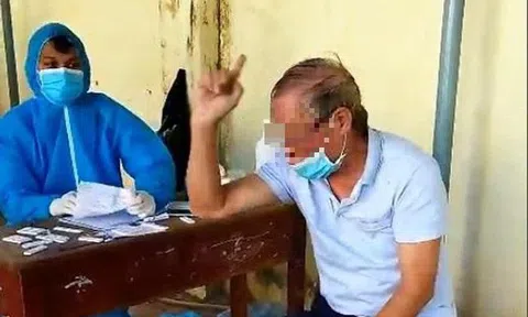 Nguyên Chủ tịch phường bị tố hành hung nhân viên y tế: 'Cậu ấy bảo tôi gọi lên Bộ mà hỏi'