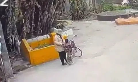 Thông tin bất ngờ về người phụ nữ thả bé gái 2 tuổi xuống cống, nước ngập tới cổ