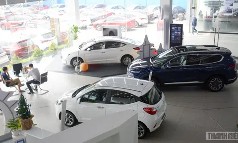 Thiếu linh kiện, ô tô sản xuất không đủ để bán khách mua chờ hàng tháng trời