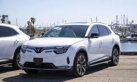 Lộ ảnh thực tế 2 phiên bản xe điện VinFast VF8 tại Mỹ