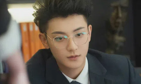 Hoàng Tử Thao bị chỉ trích vì khoe giàu trong phim mới