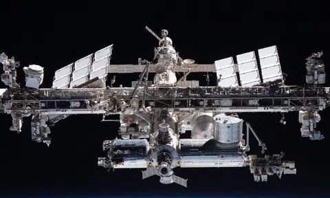 Dừng bán động cơ tên lửa cho Mỹ, Nga tuyên bố "Nếu muốn, hãy dùng chổi mà bay"