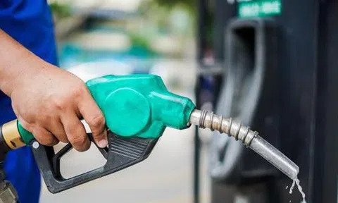 Tạm đình chỉ cây xăng bán xăng lẫn nước lã