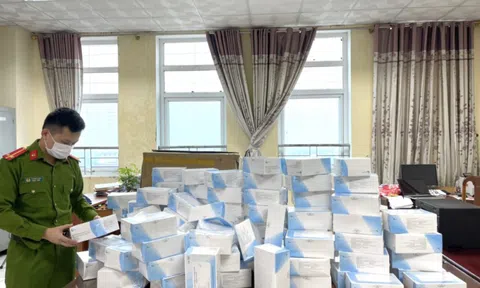Thu giữ 2.500 kit test nhanh kháng nguyên COVID-19 không chứng từ