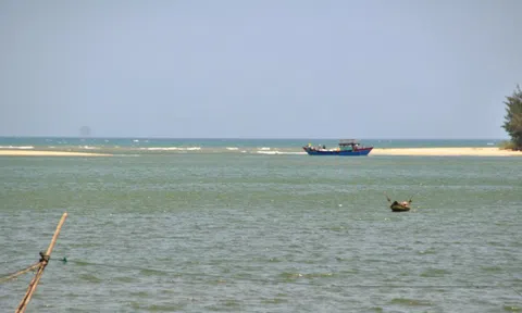 Người dân bất an khi đổ 200.000 m3 vật chất nạo vét xuống khu vực đánh bắt thủy sản