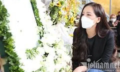 Khả Ngân, Mai Phương Thúy bần thần trong tang lễ Vũ Ngọc Phượng