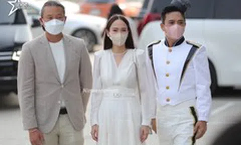 'Nữ hoàng giải trí' Thái Lan đến lễ tang diễn viên 'Chiếc lá cuốn bay'