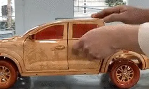 Thêm mô hình gỗ Nissan Navara như xe thật của nghệ nhân Việt lên báo ngoại