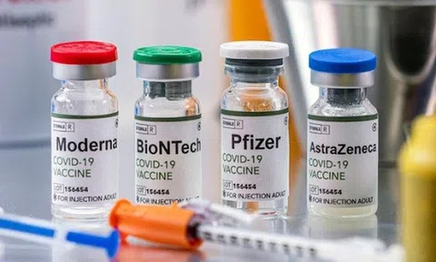 Bộ Y tế 'nhắc' các địa phương thần tốc tiêm mũi 3 vaccine phòng COVID-19