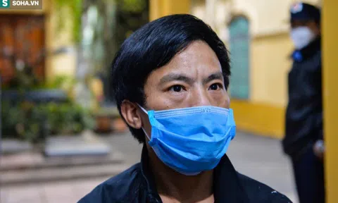 Bố bé 3 tuổi: 'Nhìn 9 chiếc đinh lần lượt lấy ra khỏi đầu con, thâm tâm tôi thấy an ủi'