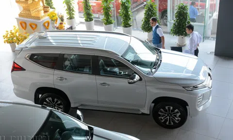 Thiếu nguồn cung, sức mua giảm... thị trường ô tô Việt Nam lao dốc