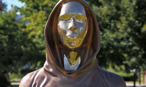 Elon Musk tấu hài trên Twitter, đăng meme ám chỉ danh tính cha đẻ Bitcoin