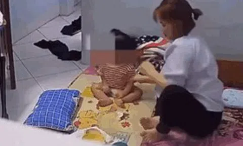 CLIP: Sốc với bảo mẫu liên tục đánh đập, ép bé 11 tháng tuổi ăn lại cháo vừa nôn