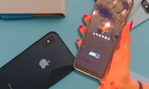 Cựu gián điệp khuyên người Nga thay iPhone bằng điện thoại nội địa