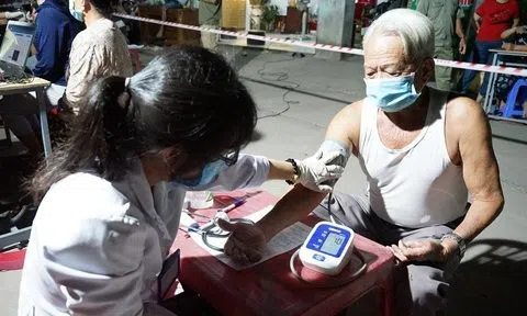 Bình Dương tổ chức tiêm vắc-xin phòng Covid-19 xuyên đêm