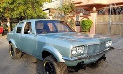 Chiếc xe cổ điển độ bánh off-road 4x4 cực 'điên rồ'