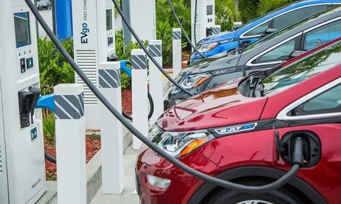 Người dùng xe điện và nỗi lo 'hư pin'